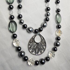 No1185 Handmade long necklace with silver pendant, faux perles, and earrings